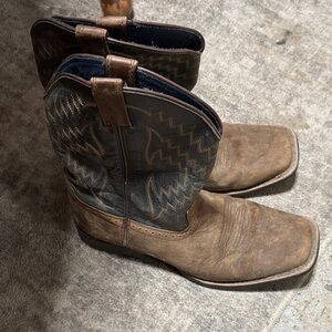 Boys sz 6 Ariat